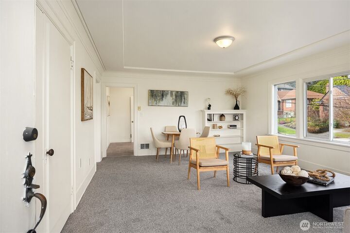 Property Photo: 5019 5th Avenue NE WA 98105