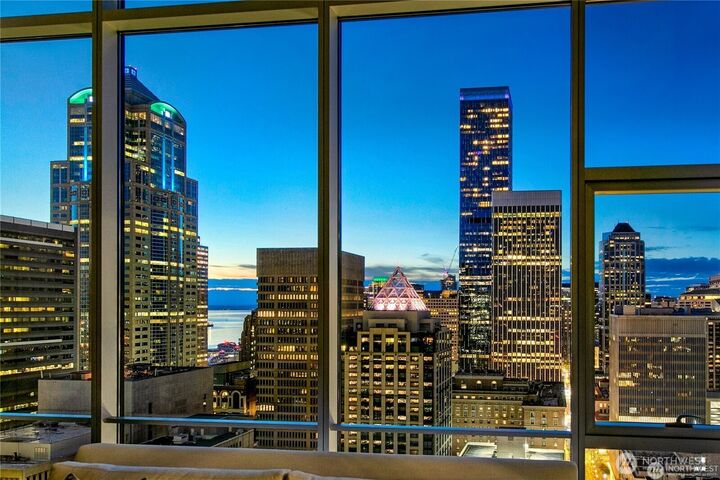 Property Photo:  909  5th Avenue Ph3  WA 98164 