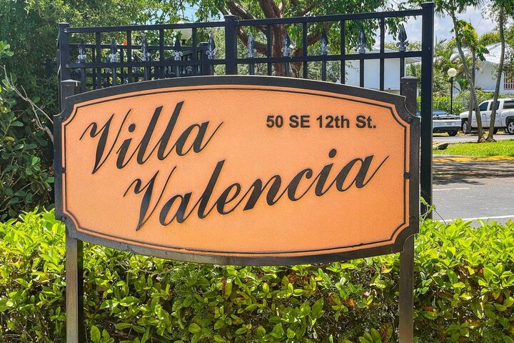 Property Photo:  50 SE 12th Street 1520  FL 33432 