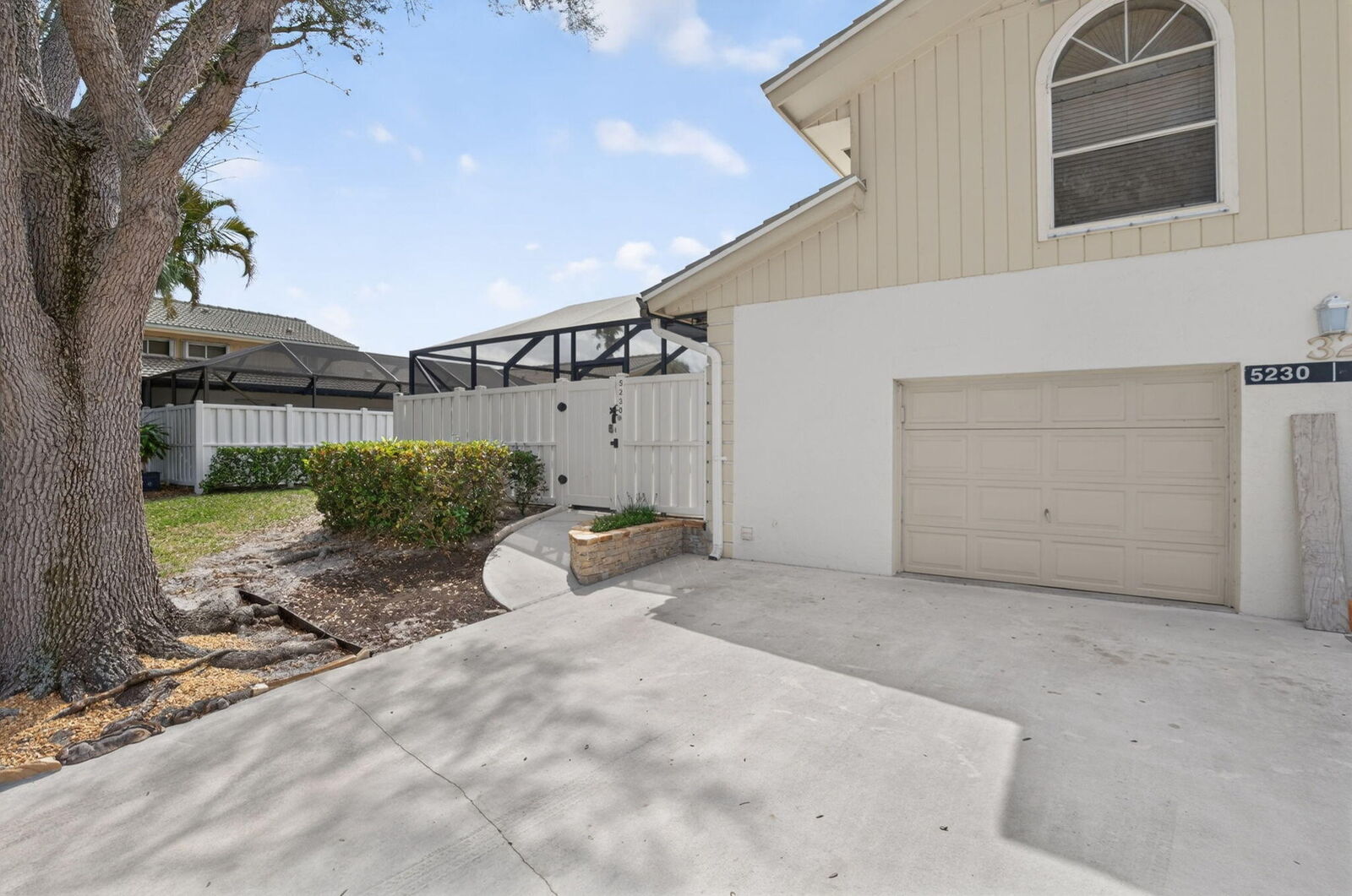 Property Photo:  5230 Woodruff Lane  FL 33418 
