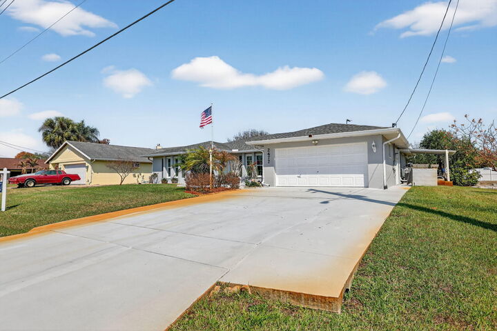 Property Photo:  2477 SW Chestnut Lane  FL 34953 