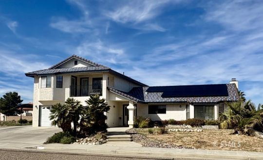 Property Photo:  400 W Shenandoah Ave  CA 93555 