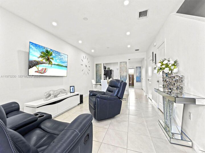 Property Photo: 492 NE 4th Ln FL 33034