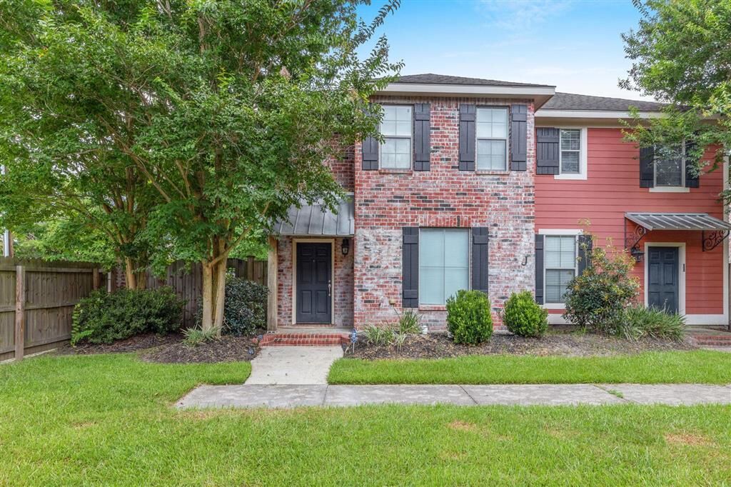 Property Photo: 1500 Lacadie Drive J LA 70605