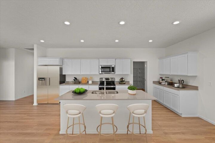 Property Photo:  400 N Arcadia St  WA 99006 