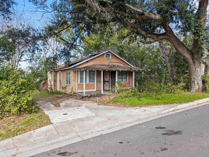 Property Photo: 810 Taylor Street FL 32310