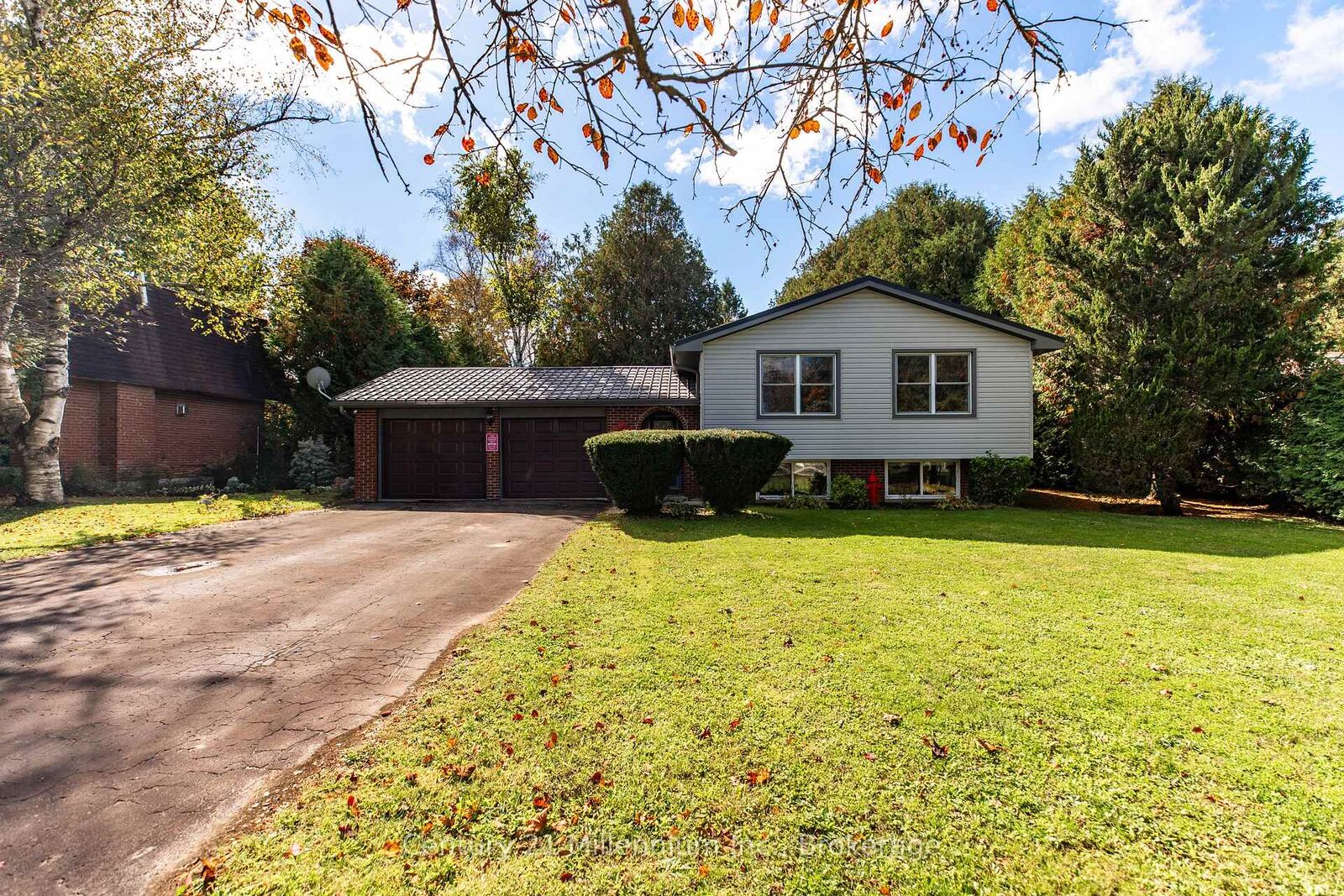 Property Photo: 104 Glenwood Place ON N0C 1H0