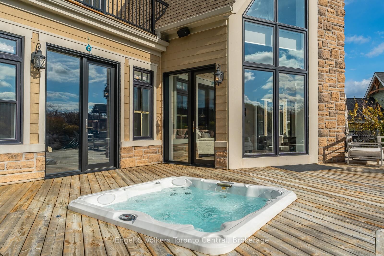 Property Photo: 280 Sunset Boulevard ON N0H 2P0