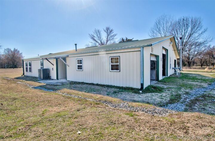 Property Photo: 8677 E 63rd Street S OK 74423