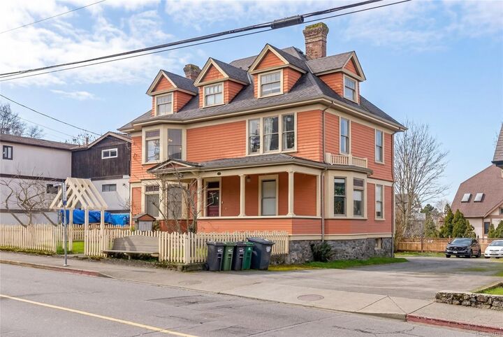Property Photo: 1418 Fernwood Rd BC V8V 4P7