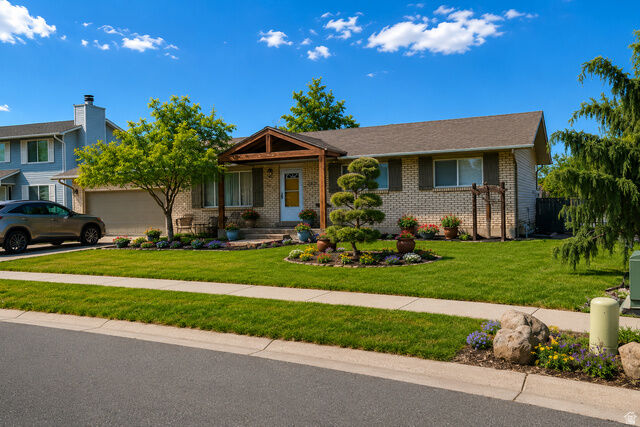 Property Photo: 10564 S Weeping Willow Dr E UT 84070