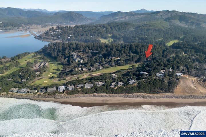 Property Photo: 105 W Bay Point Rd OR 97388