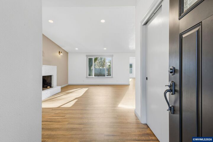 Property Photo:  782 Lockwood Ln S  OR 97302 