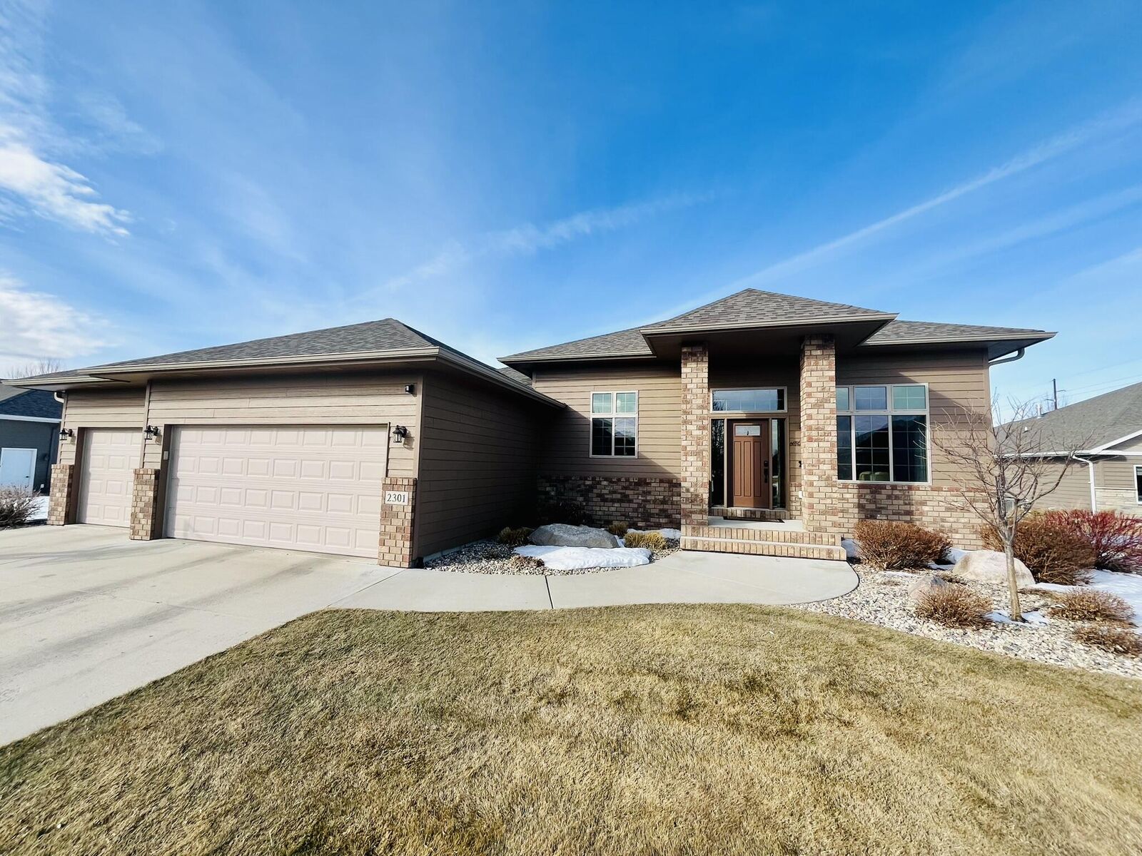 Property Photo: 2301 SE 16th Ave SD 57401