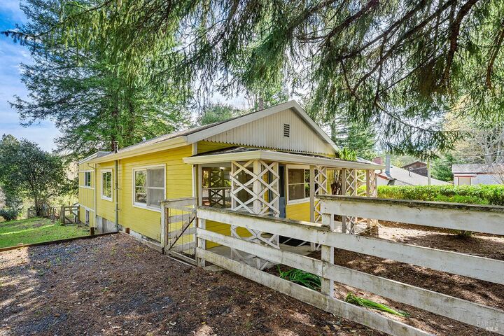 Property Photo:  601 Robinson Road  CA 95472 