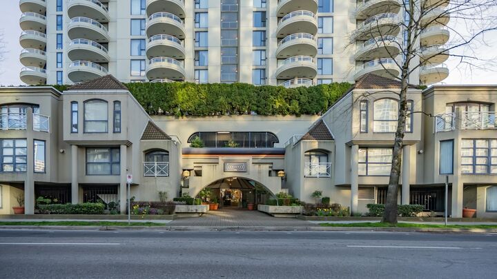 Property Photo: 6088 Minoru Boulevard 909 BC V6Y 4A8