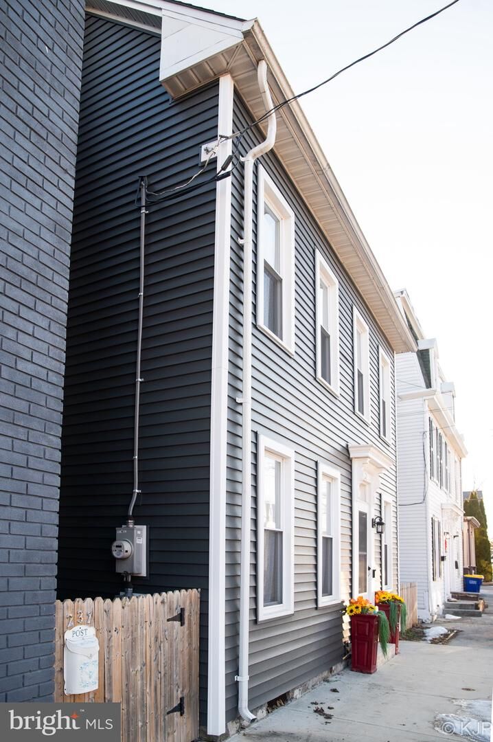 Property Photo: 231 W Locust Street PA 17055