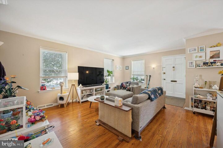 Property Photo:  100 W Montgomery Avenue 1  PA 19003 