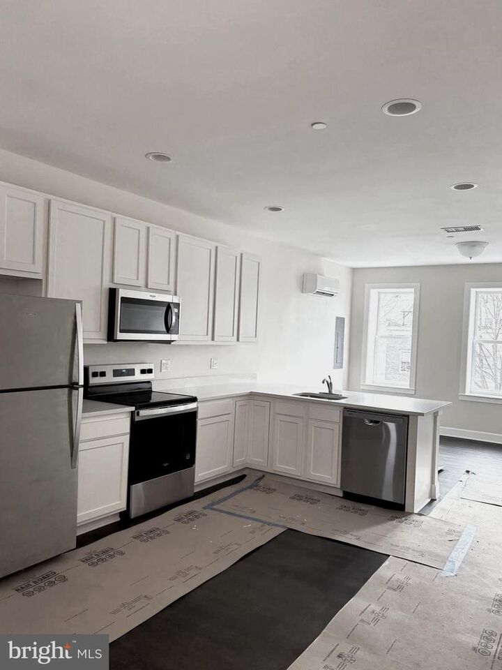 Property Photo: 1314 Constitution Avenue NE 1 DC 20002