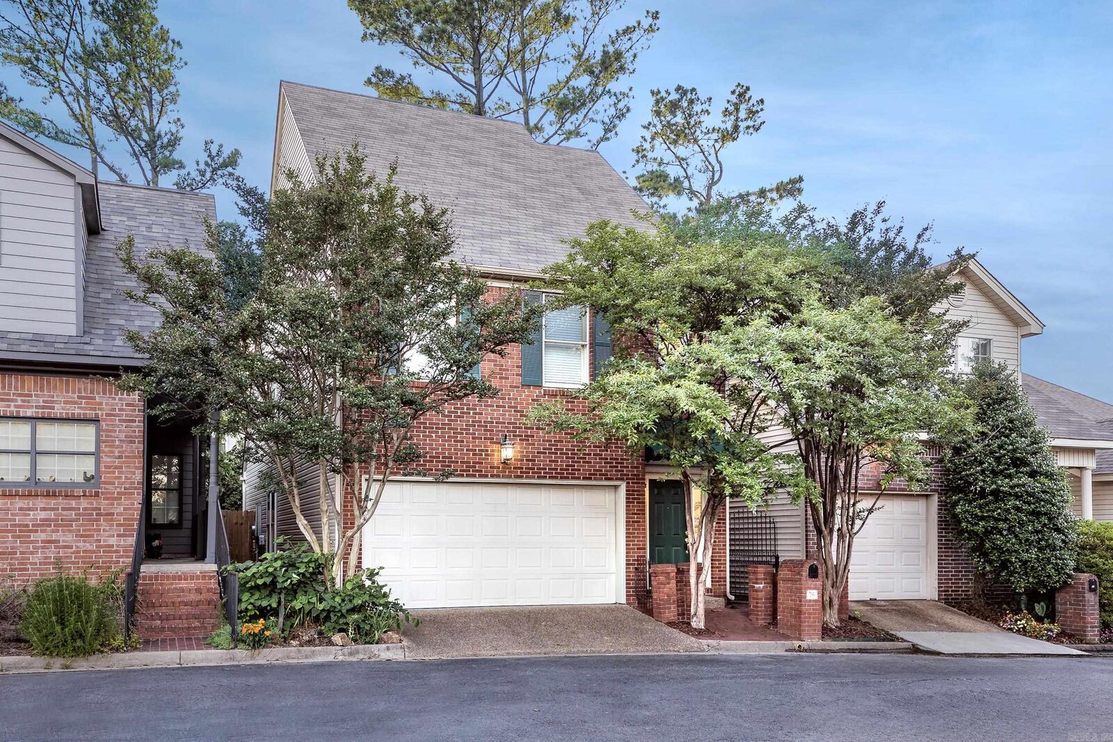 Property Photo:  26 Foxcroft Village Drive  AR 72227 