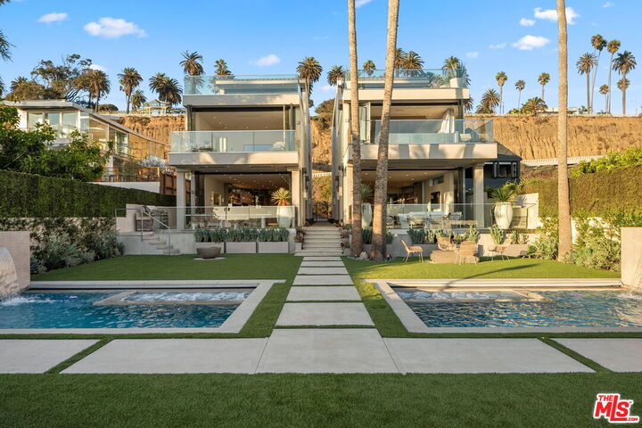 Property Photo:  938 -940 Palisades Beach Rd  CA 90403 