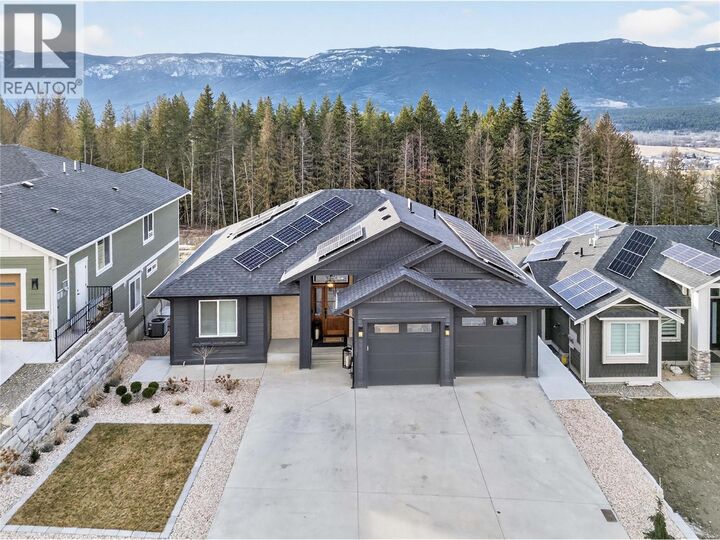 Property Photo: 1621 9 Street Southeast BC V1E 0G9