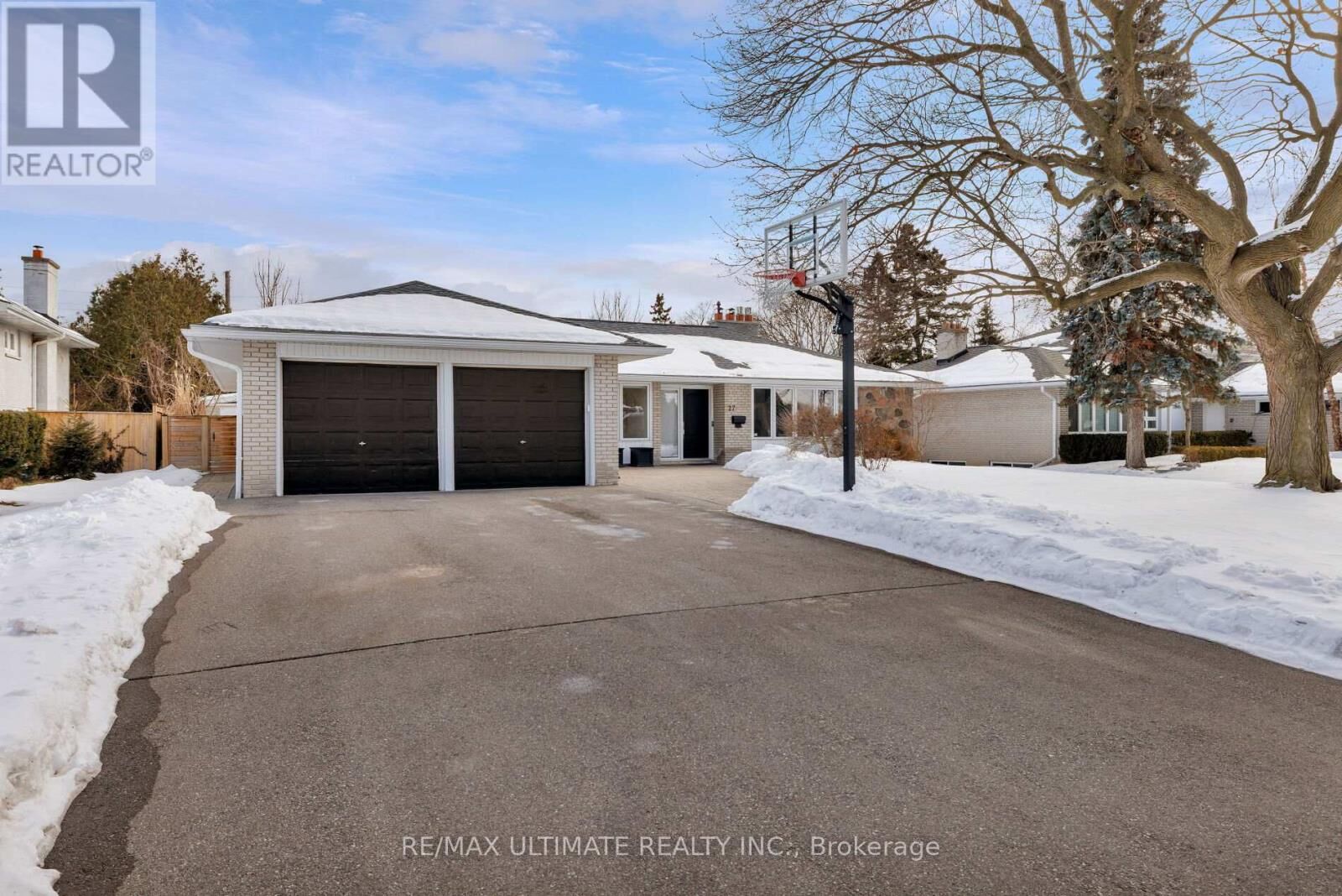 Property Photo: 27 Ravensbourne Crescent ON M9A 2A9