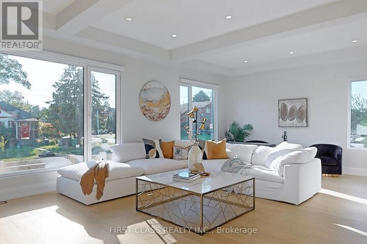 Property Photo:  1047 Meredith Avenue  ON L5E 2C6 