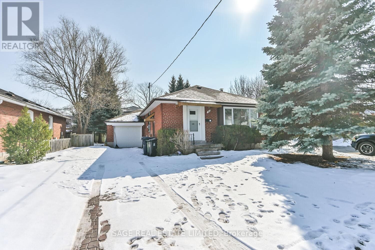 Property Photo: 43 Castlebar Road ON M8Z 2J7