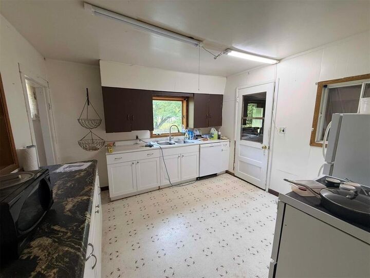 Property Photo:  575 Laughlin Street  MB R0K 0L0 