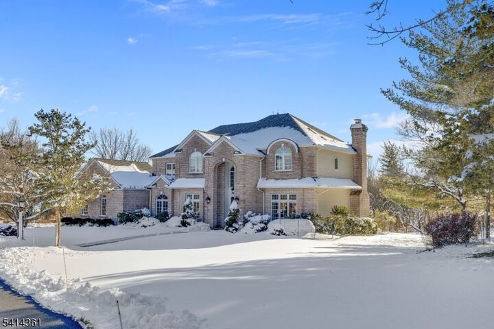 Property Photo:  4 Downing Ct  NJ 07930 