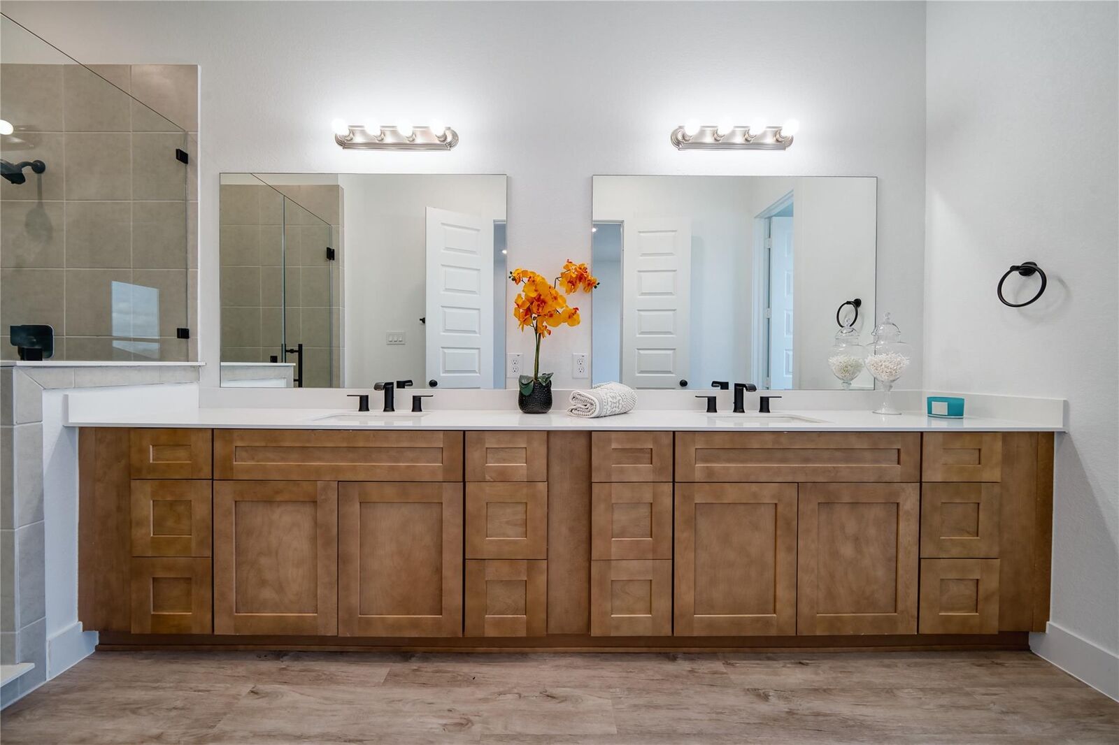 Property Photo: 5324 Rue Street TX 77033