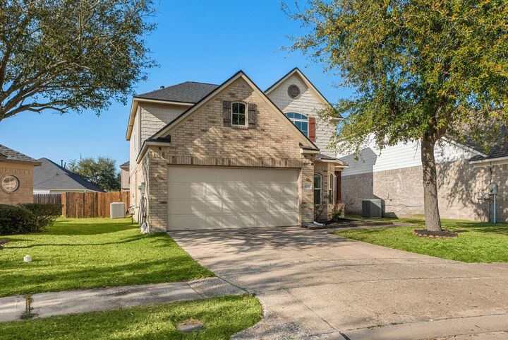Property Photo:  5911 Rosemary Circle  TX 77521 