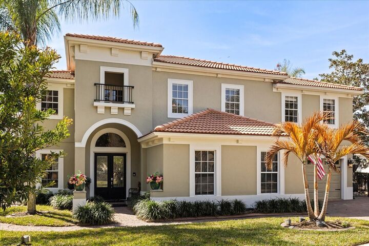Property Photo:  2450 Dahlgren Way  FL 34787 