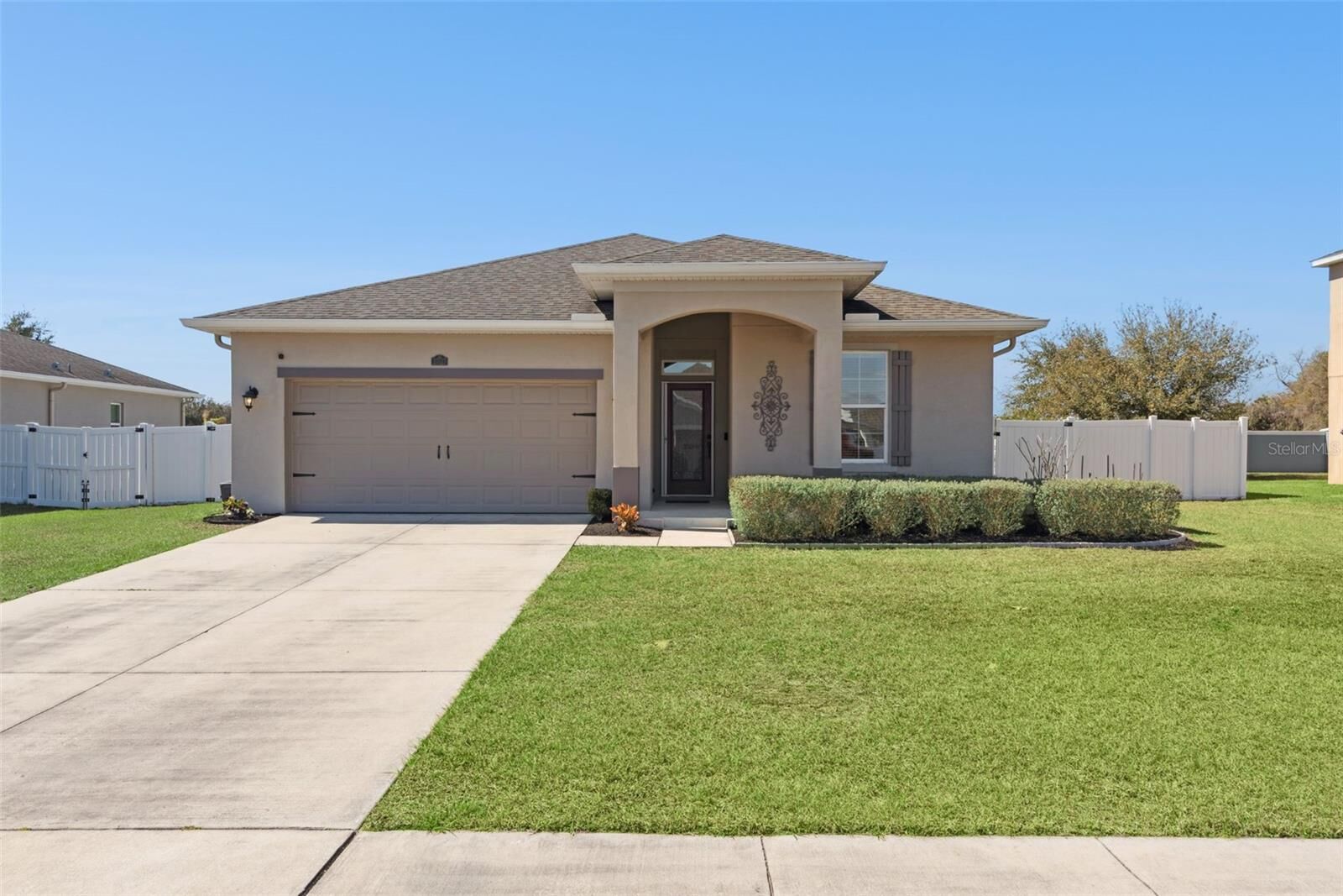 Property Photo:  37027 Scenic Bluff Drive  FL 32735 