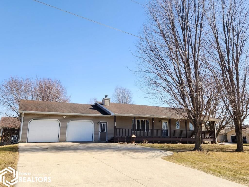 Property Photo:  929 1st Street S  IA 50469 