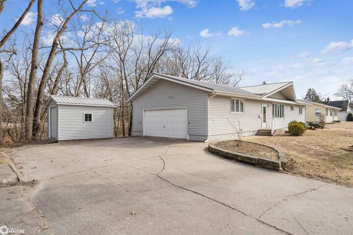 Property Photo:  1924 Grube Street  IA 52601 