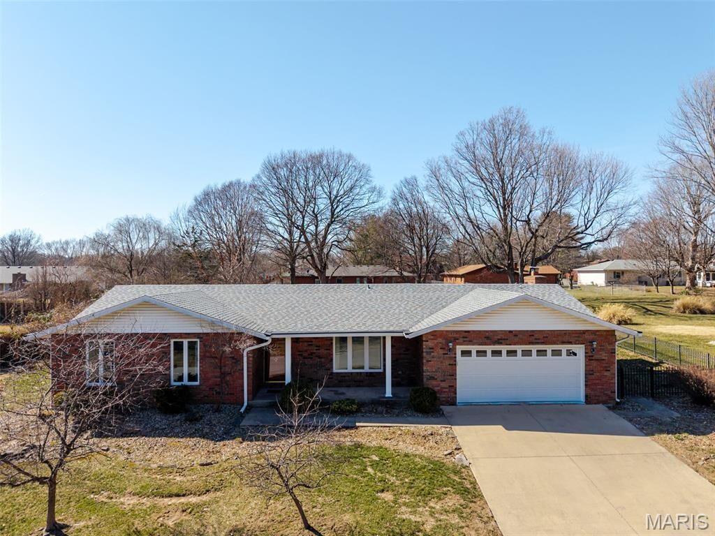 Property Photo:  208 Matterhorn Court  IL 62034 