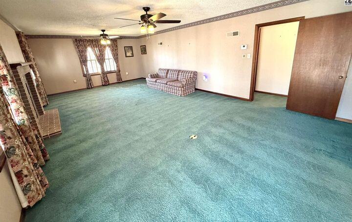 Property Photo:  624 N Springfield  KS 67003 