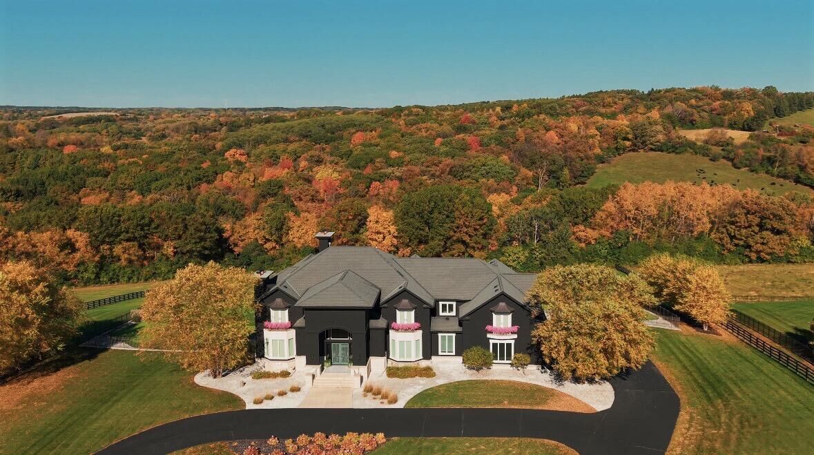 Property Photo:  S17w28902 Price Ct  WI 53188 