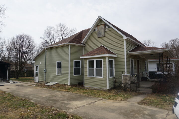 Property Photo:  504 W Randolph Street  IL 62274 