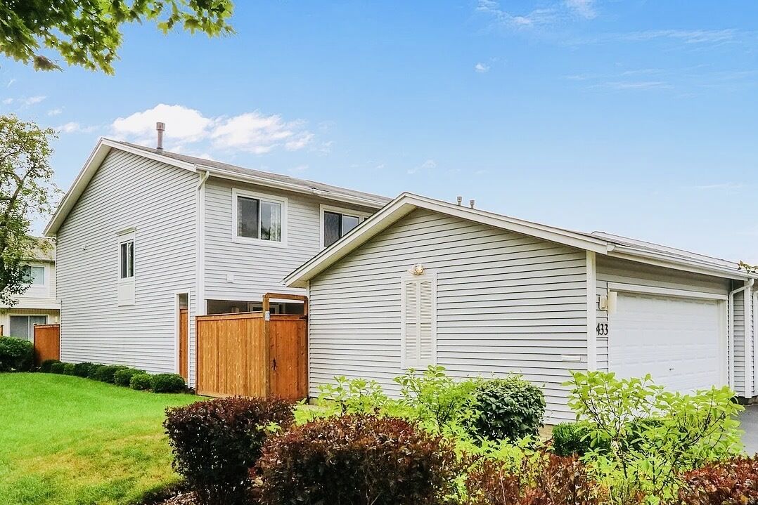 Property Photo: 433 Dogwood Terrace IL 60089