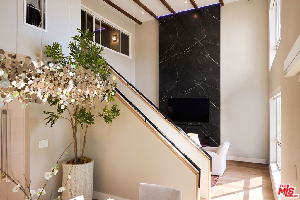 Property Photo:  221 S Gale Drive 403  CA 90211 