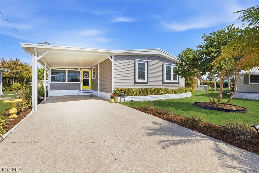 Property Photo:  734 Knotty Pine Circle  FL 33917 