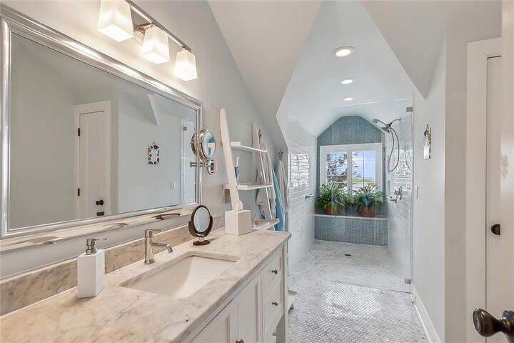 Property Photo:  420 Metairie Hammond Highway 310  LA 70005 