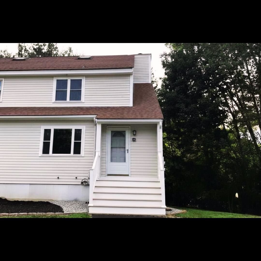 Property Photo: 6 Mills Farm Circle NH 03038