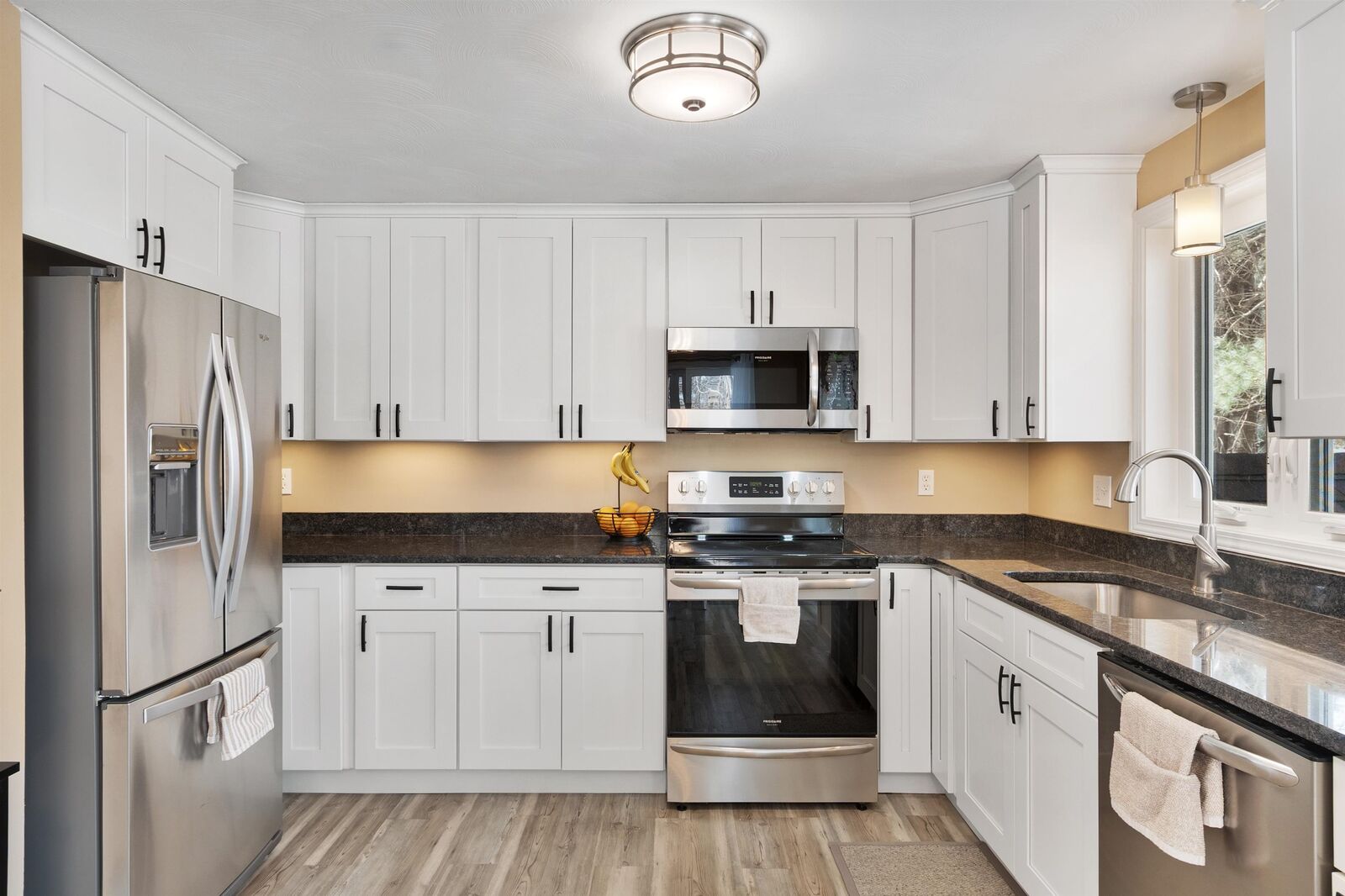 Property Photo:  6 Mills Farm Circle  NH 03038 