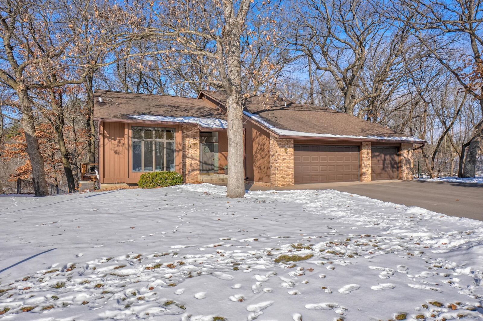 Property Photo: 214 Woodridge Drive MN 55127