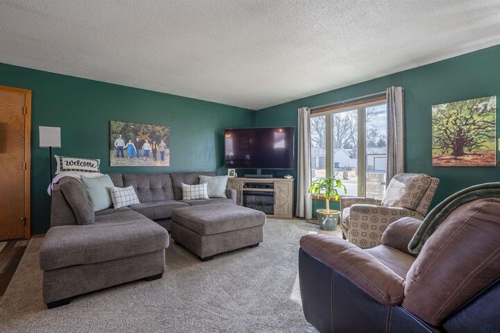 Property Photo:  559 Southview Dr SE  IA 51031 