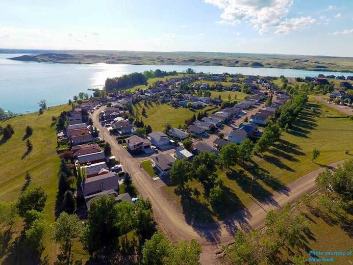 Property Photo: 663 Lakeside Drive AB T0L 0R0